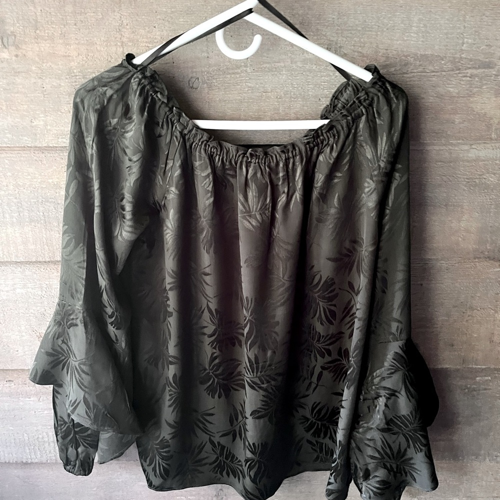Marc Jacobs Beautiful blouse. gorgeous forest green color.